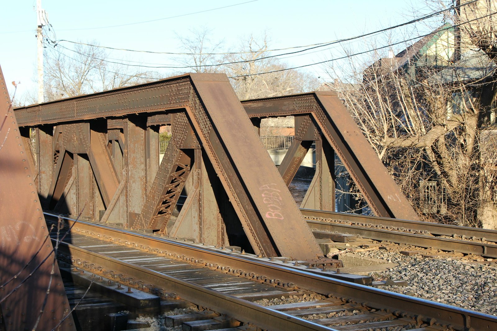 Endpost, center truss